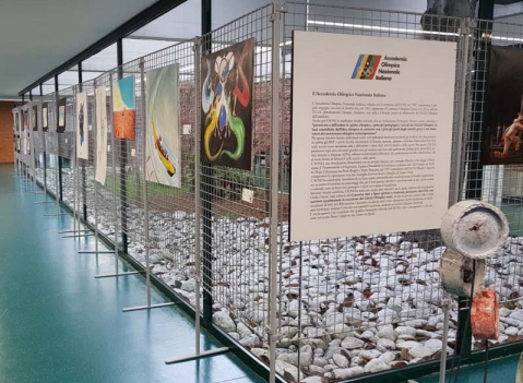 Composizioni di griglie espositive autoportanti con basi dritte