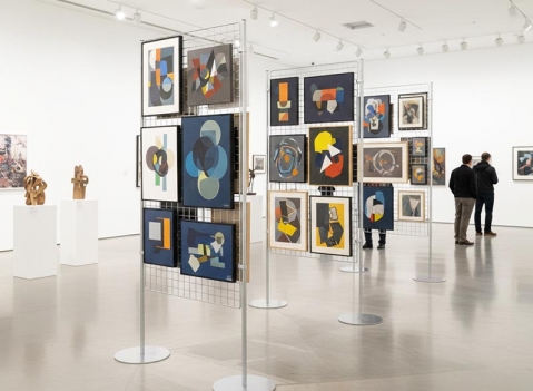 Griglie espositive autoportanti con basi tonde.IA