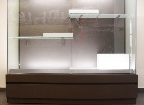 Vetrine espositive per musei della linea Theca