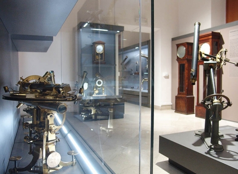 Vetrine espositive per musei della linea Theca