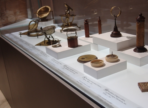 Vetrine espositive per musei della linea Theca