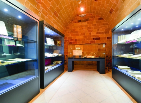 Vetrine espositive per musei della linea Theca