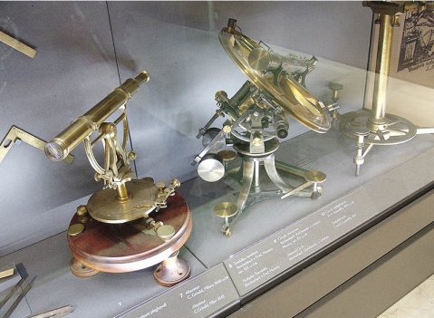 Vetrine espositive per musei della linea Theca